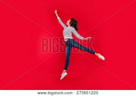 Full Length Size Body Photo Of Fly High With Magical Invisible Bumbershoot Holding It By One Hand At