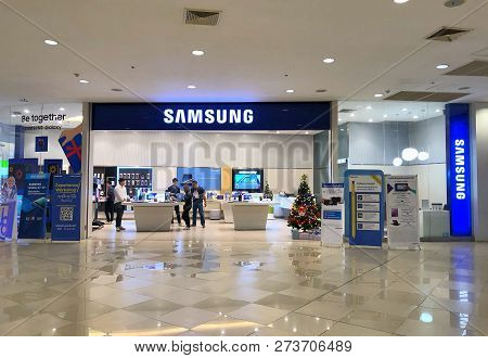 Bangkok Thailand - 12 Dec 2018: Samsung Mobile Phone Retail Shop In Mega Bangna Shopping Mall