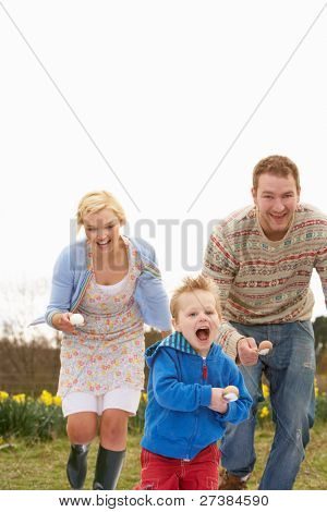 Família ovo e corrida de colher
