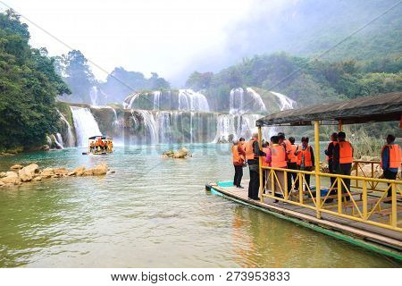 Cao Bang, Vietnam - Nov 30, 2018 : Tourist Visiting Ban Gioc Waterfall Or Detian Falls By Bamboo Boa