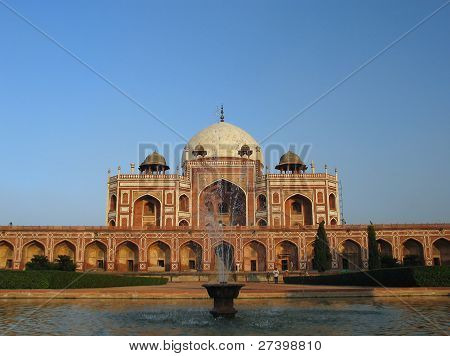 Tomba di Humayun a Delhi con cielo blu limpido