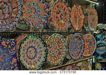 Turkey, Cappadocia, 14,07,2014 Turkish Ceramics, Painted Plates With A Souvenir Shop