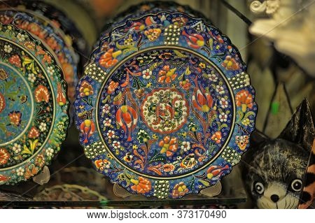Turkey, Cappadocia, 14,07,2014 Turkish Ceramics, Painted Plates With A Souvenir Shop