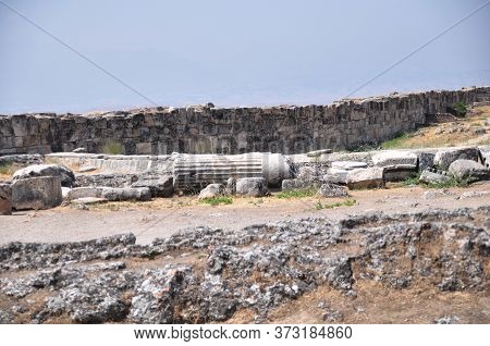 Hie Rapolis Ancient City Ruin In Pa Mukkale In Turkey