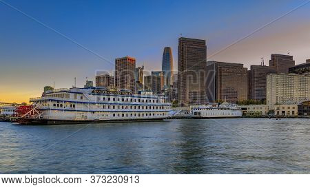 San Francisco, Usa - November 27, 2017: Panorama Of Embarcadero Buildings, Decorated For Christmas, 