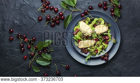 Summer Green Salad With Berry.
