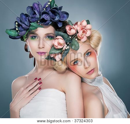 สองสาวสวย - แฟชั่นสไตล์เทพนิยาย