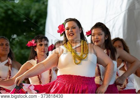 St. Louis, Missouri, Usa - August 24, 2019: Festival Of Nations, Tower Grove Park, Members Of The Hu