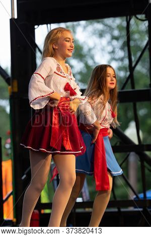 St. Louis, Missouri, Usa - August 25, 2019: Festival Of Nations, Tower Grove Park, Members Of The Da