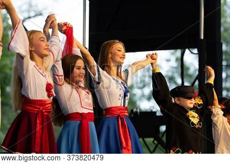 St. Louis, Missouri, Usa - August 25, 2019: Festival Of Nations, Tower Grove Park, Members Of The Da