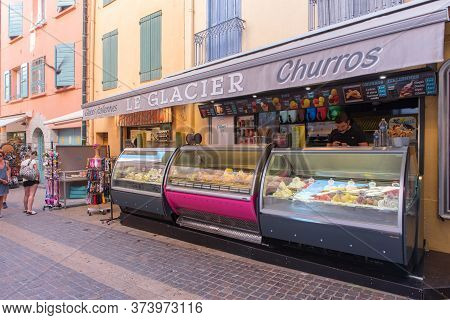 Coliure, France :  2019 Octobre 05 : Beautiful Autumn Day In The Tourist City Of Colliure In Occitan