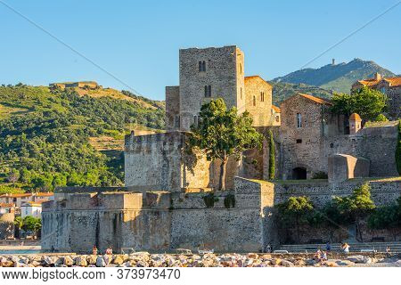 Coliure, France :  2019 Octobre 05 : Beautiful Autumn Day In The Tourist City Of Colliure In Occitan