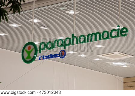 Bordeaux , Aquitaine  France - 03 15 2023 : Parapharmacie Leclerc Logo Text And Sign Brand On Entran
