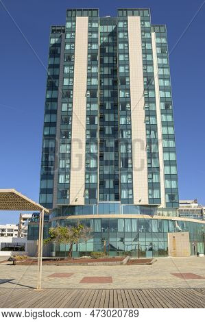 View On One Of The Most Controversial Buildings On Lanzarote: The High-rise Gran Hotel