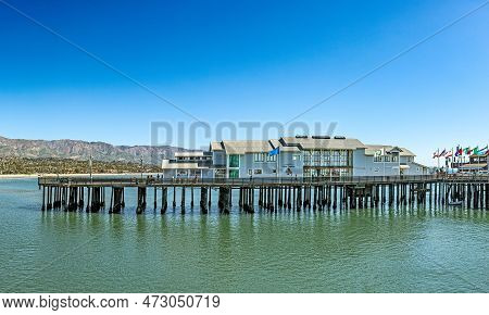 Santa Barbara, Usa - March 16, 2019: Scenic Pier In Santa Barbara - Stearns Wharf - With Empty Beach