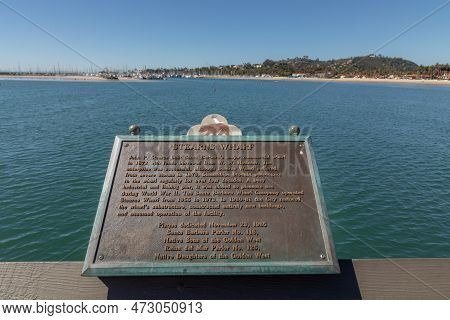 Santa Barbara, Usa - March 16, 2019: Metal Plate With Explanation Of The History Of Stearns Wharf Wi