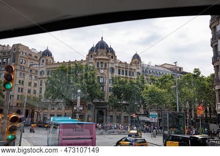 Barcelona, Spain - August 2022: Placa De Catalunya Or Catalonia Square In Barcelona, You Can See Peo