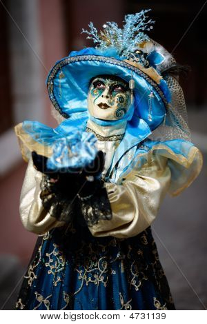 Maske bønfalder himlen