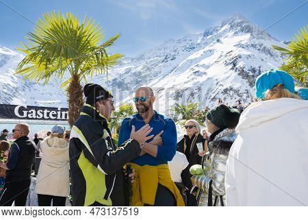 Austria, Sportgastein - March 18, 2023: Event Palmen Auf Den Almen, People Actively Communicate Duri