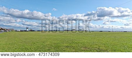 The Promenade Overlooking The Ribble Estuary At Lytham, Lytham St Annes, Fylde Coast, Lancashire Uni