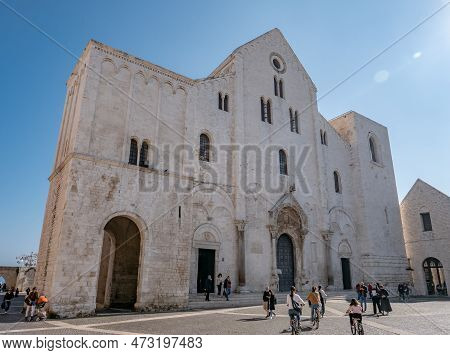 Bari, Italy - October 30, 2021: Basilica San Nicola At Piazza San Nicola Town Square In Bari, Italy 
