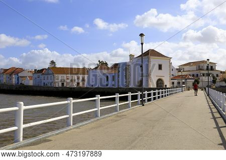 Alcochete, Lisbon, Portugal- November 21, 2022: Typical Colorful Houses Next To The Tagus River In A