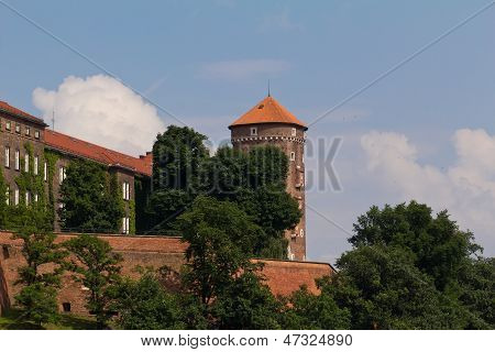 Prohlédni na královský hrad wawel sandomierska věž v Krakově v Polsku