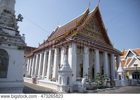 Wat Prayun Wongsawat Worawihan Buddhist Temple In Bangkok, Thailand