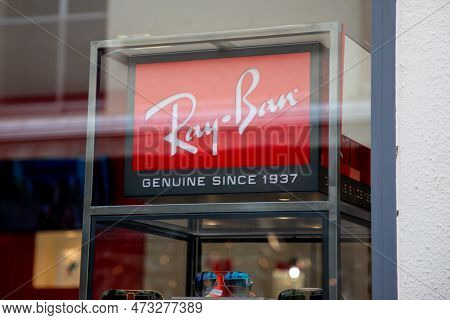 Bordeaux , Aquitaine  France - 03 10 2023 : Ray Ban Sign Brand And Text Logo On Facade Store Of Sung