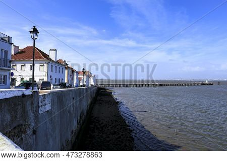 Alcochete, Lisbon, Portugal- November 21, 2022: Typical Whitewashed Facades Next To The Tagus River 