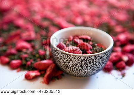 Dehydrated Strawberry-dried Tea With Mint And Strawberries In Mug Or Cup. Dry Herbal Tea With Pepper