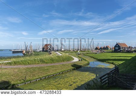 Enkhuizen, Netherlands - August 03, 2022: Ensemble With Historical Fishermen's Houses In The Zuiderz