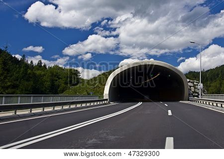 Silniční tunel