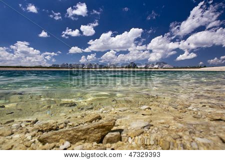 Jezero v horách