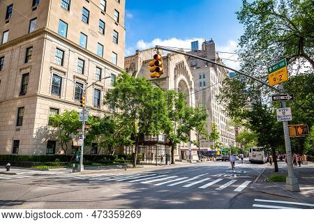 New York City, Usa - March 29, 2020: Fifth Avenue In New York City, Ny, Usa
