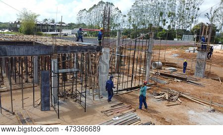 Ilheus, Bahia, Brazil - October 7, 2022: Workers During Construction Of A Polyclinic Of The Estada D