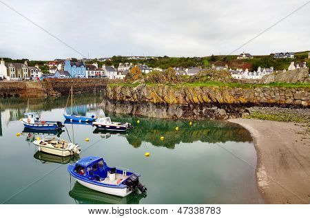 Portpatrick 항구에서 보트의 보기