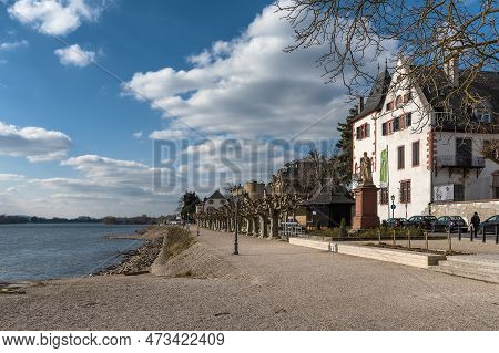 Eltville Am Rhein, Germany-february 28, 2023: River Rhine Bank Promenade In Eltville Am Rhine, Hesse