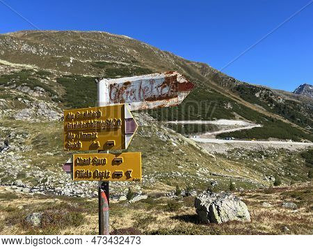 Alpine Mountaineering Signposts And Markings In The Mountainous Area Of The Albula Alps And Above Th