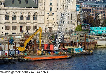 London - November 13, 2022: Witness Sustainable Urban Development In Action At Blackfriars Foreshore