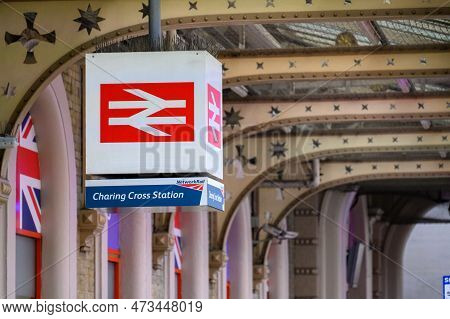 London - November 13, 2022: A Symbol Of London's Historic Railway System, This Vintage Sign Outside 