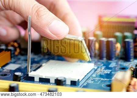 Hand Of Computer Engineering Brings Computer Cpu Processor Memory Change Components Into Socket Proc