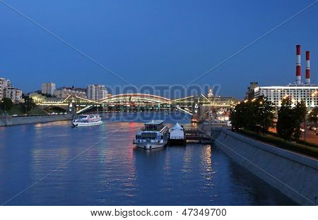 Bogdan Khmelnitsky (kievsky) เชิญสะพานข้ามมอสควาเวอร์ มอสโก รัสเซีย