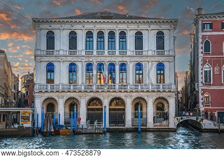 Venice, Italy-march 16, 2023:dolfin Manin Palace, Overlooking Of The Grand Canal, Near The Rialto Br