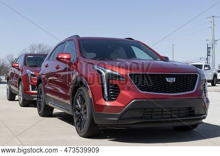 Fishers - Circa March 2023: Cadillac Xt4 Display. Cadillac Offers The Xt4 In Luxury, Premium Luxury 