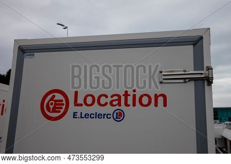 Bordeaux , Aquitaine  France - 03 10 2023 : E.leclerc Location Logo Brand And Text Sign On Rear Pane