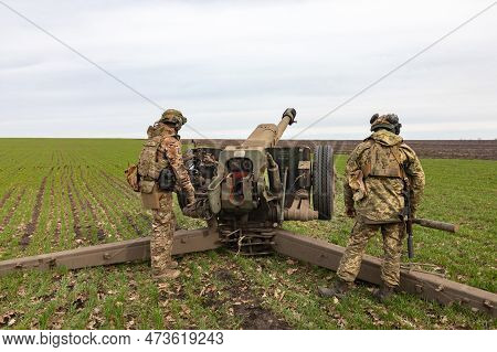 Donetsk Reg, Ukraine - Mar. 21, 2023: An Artillery Crew Is Seen Preparing A 122mm Howitzer D-30 For 