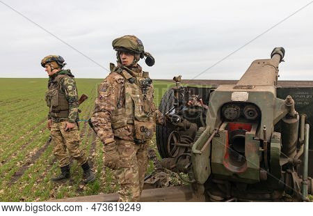 Donetsk Reg, Ukraine - Mar. 21, 2023: An Artillery Crew Is Seen Preparing A 122mm Howitzer D-30 For 