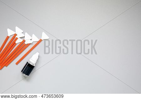 Sensor Cleaning Kit, Layout Of Cleaning Kit For Digital Cameras, Cleaning Sensor With Small Brush An