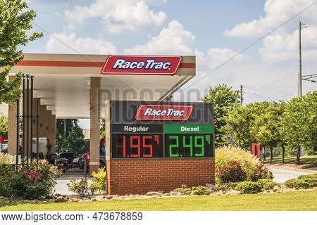 Snellville, Ga Usa - 07 20 20: Race Trac Gas Price Sign 1.95 A Gallon Pandemic 2020